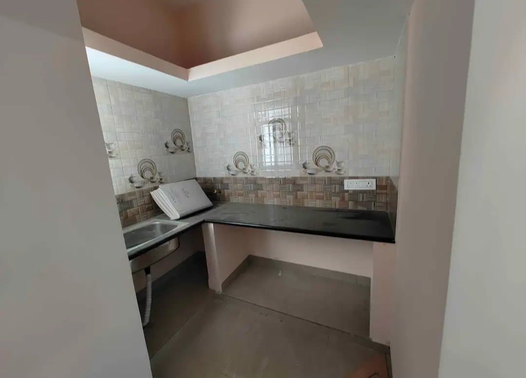 2 BHK House for Rent in Singasandra, Bangalore – image 3 of 10