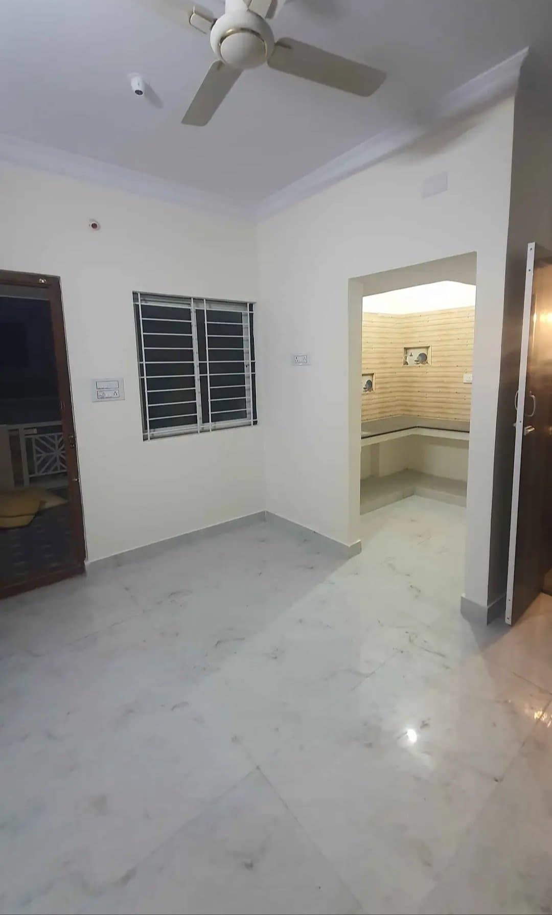 2 BHK House for Rent in Jeevan Bima Nagar, Bangalore – image 2 of 9