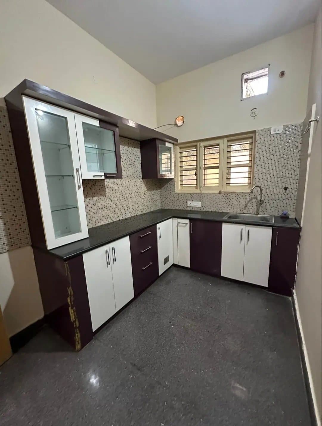 2 BHK House for Rent in Krishnarajapuram, Bangalore – image 5 of 9