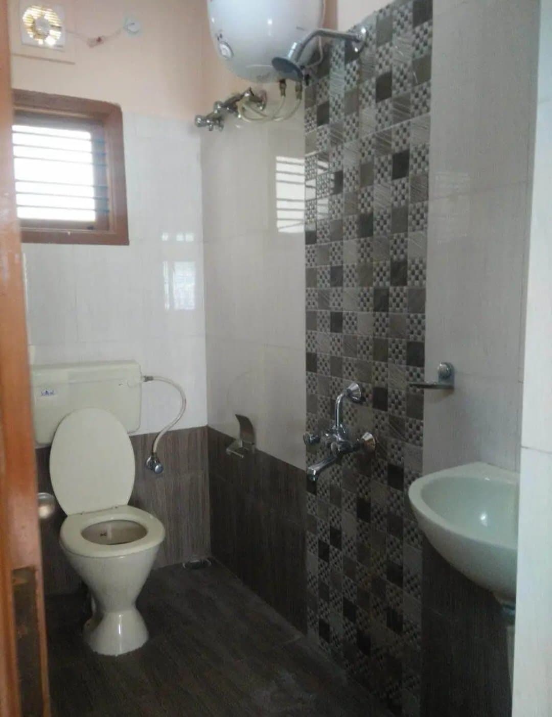 3 BHK House for Rent in Kalyan Nagar, Bangalore – image 2 of 8