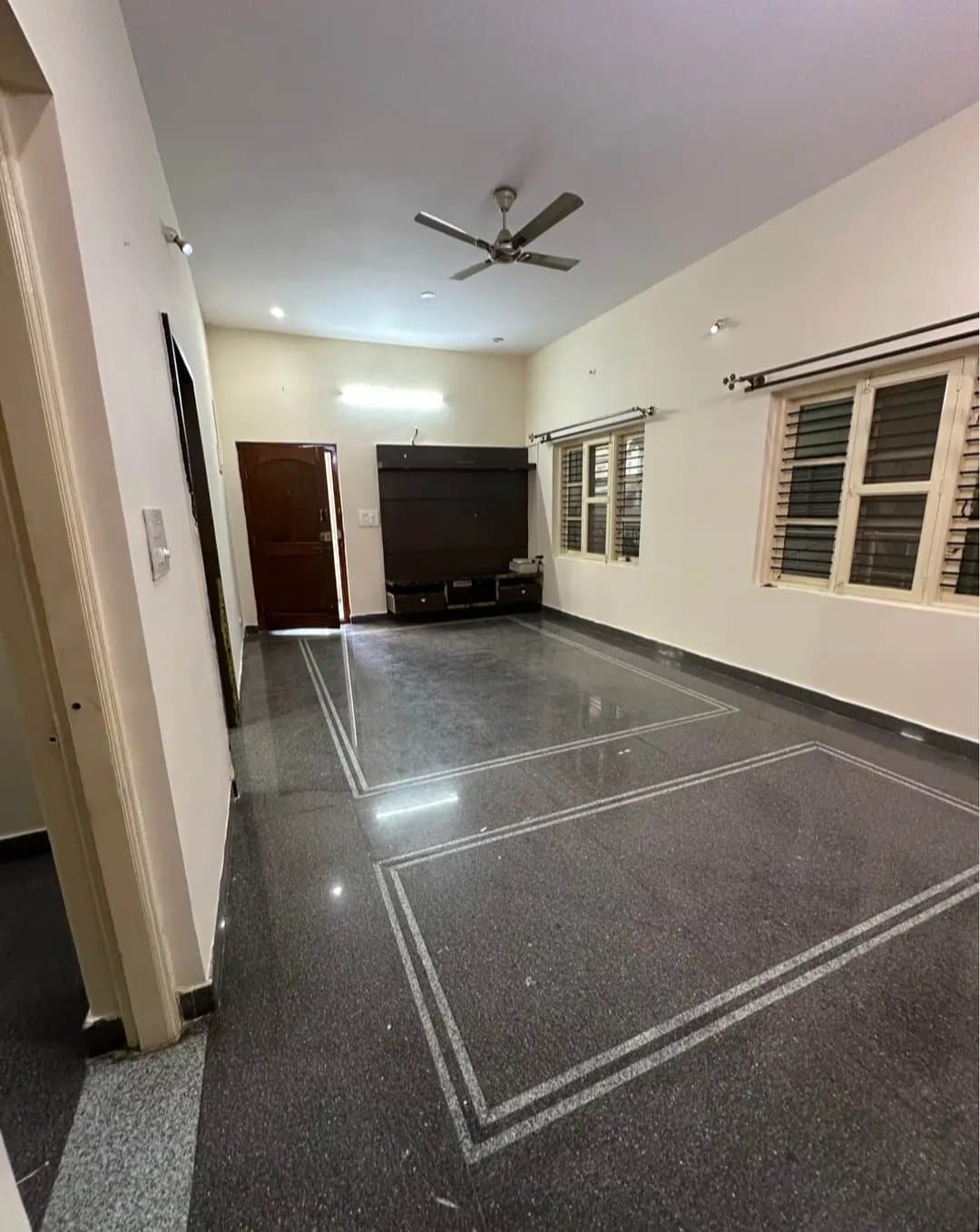 2 BHK House for Rent in Krishnarajapuram, Bangalore – image 2 of 9